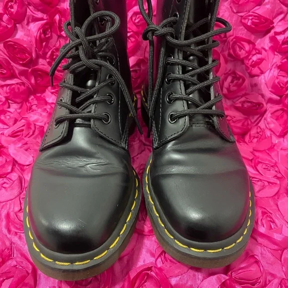 Dr Martens Modern Classics Smooth 1460 8-Eye Boots - Picture 7 of 10
